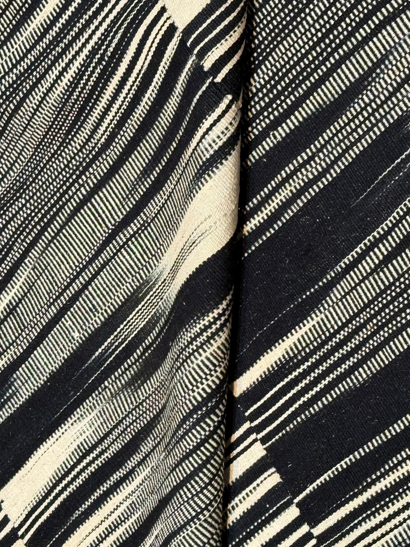 گلیم پشم سفید و سیاه کیاسر