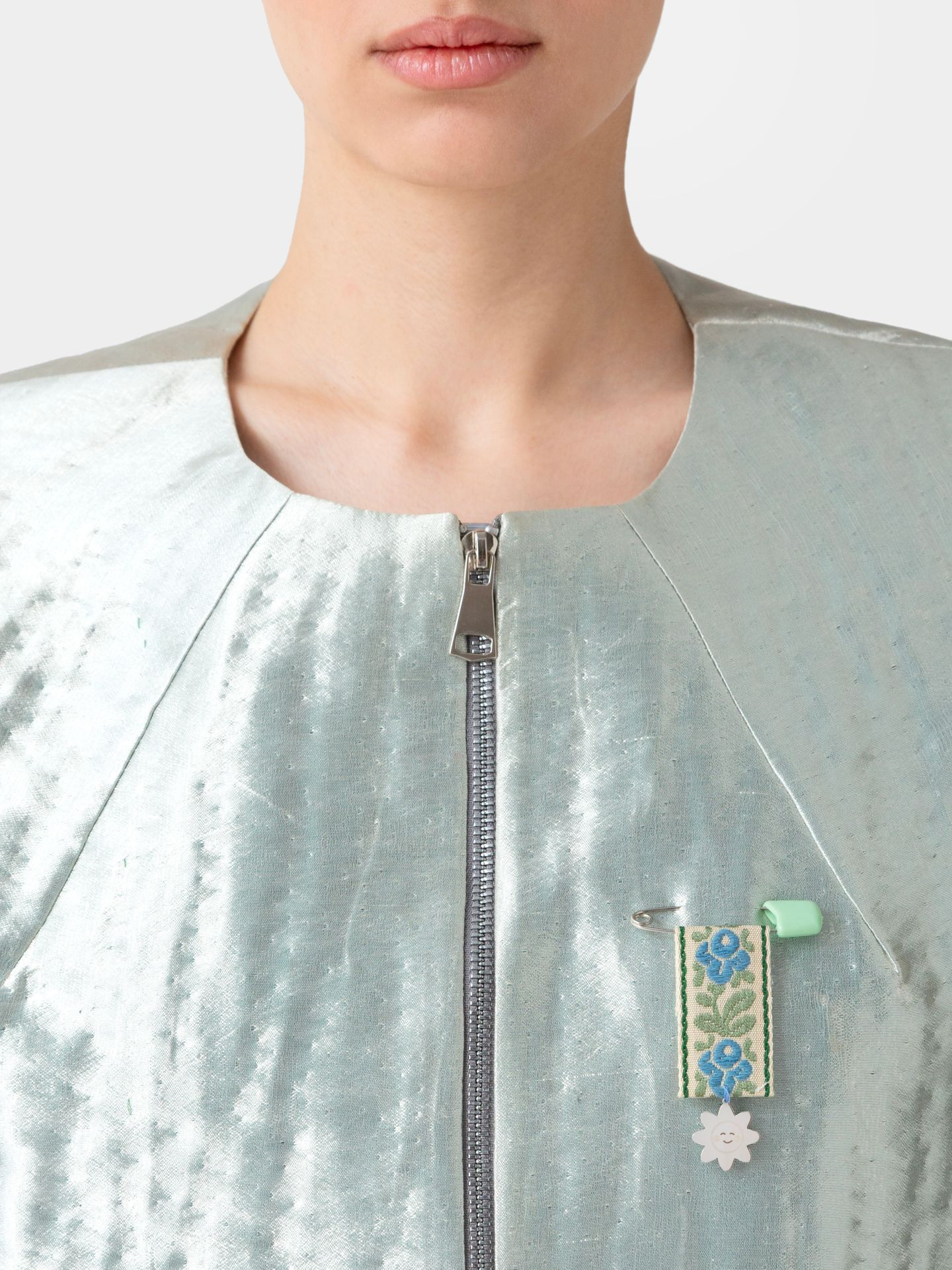 مدال کودک گلدوزی آبی گل