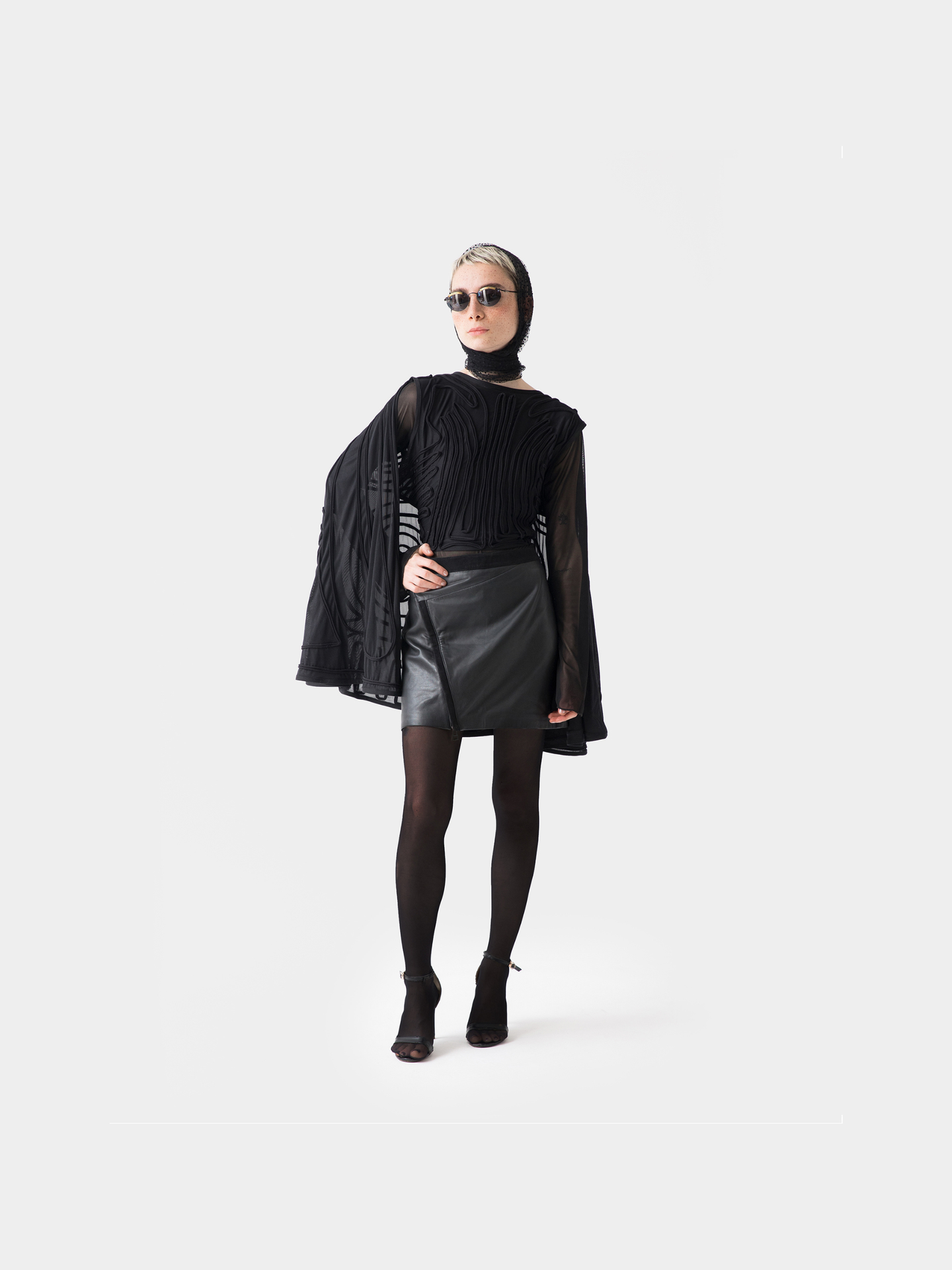 تاپ کوتاه زنانه تور با شنل Noctis