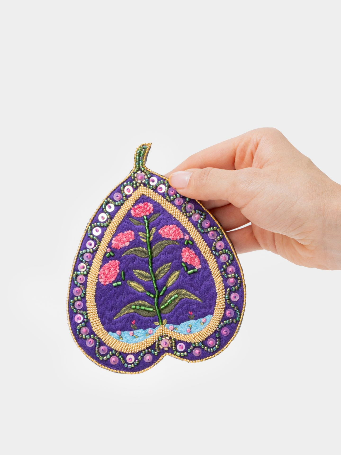 گل سینه برگ بنفش