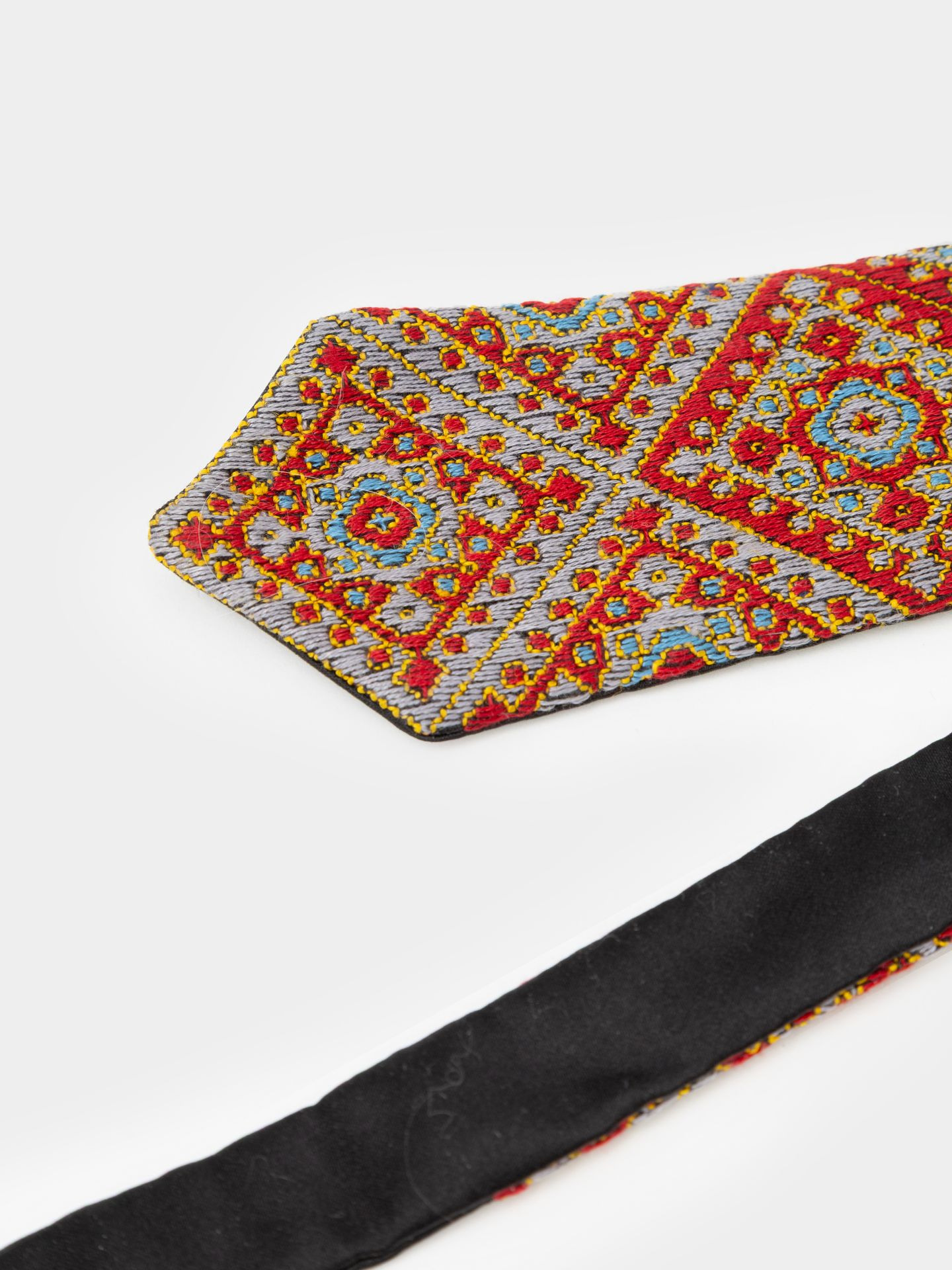 کراوات سوزندوزی طرح پنجم