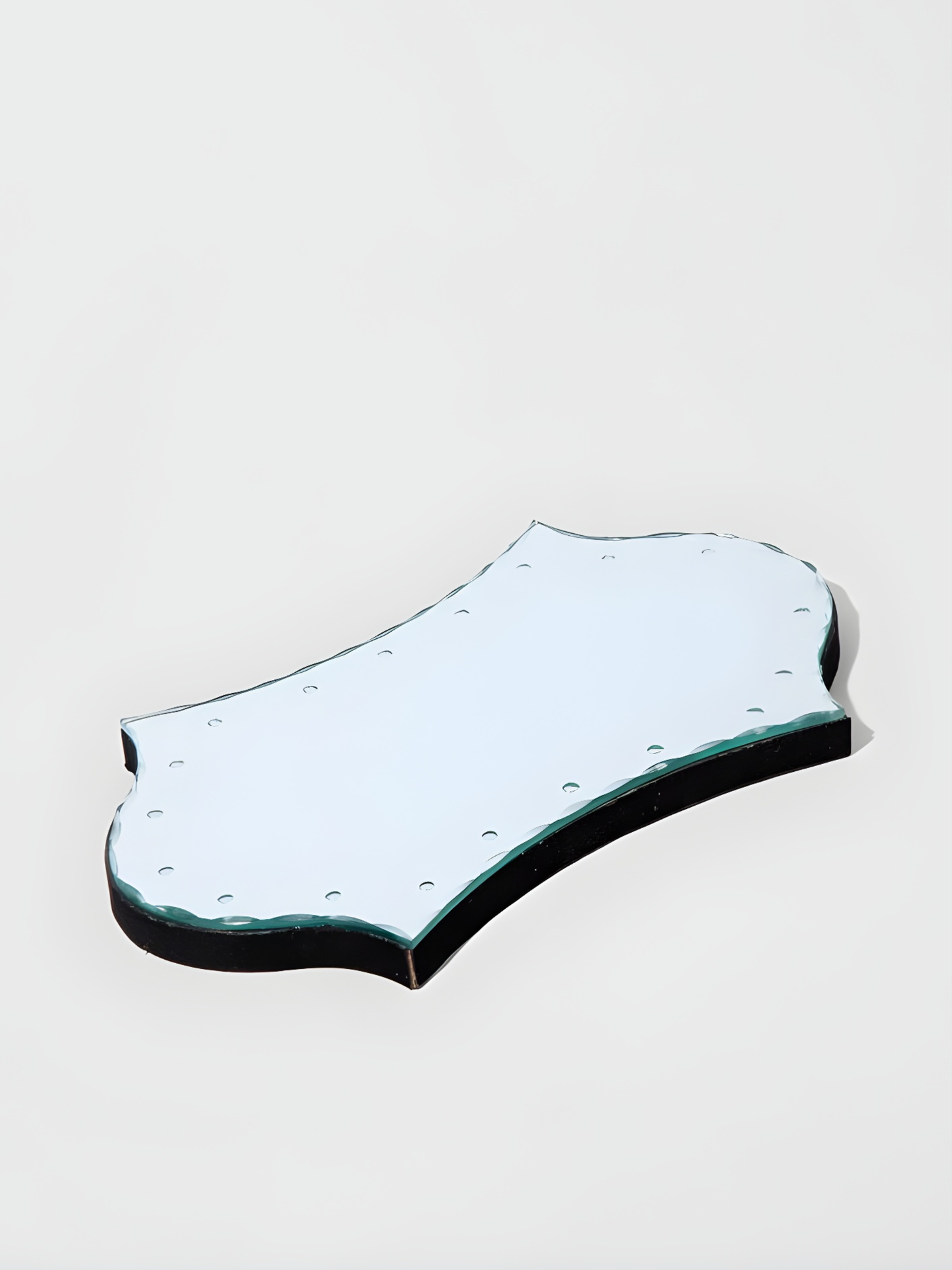 آینه دیواری فرم دار